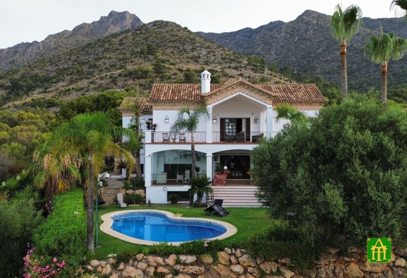 Foto Despues Fachada Recien Pintada Pintores Marbella Painters Pintursterraza